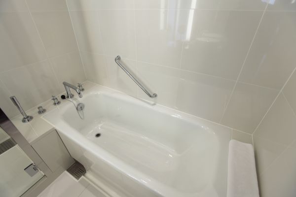 Cost of Bathtub Repair in Englewood